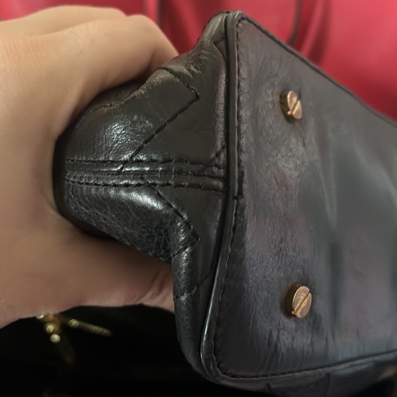 Tory Burch leather Logo quilted embossed tote bag in black - Picture 9 of 10